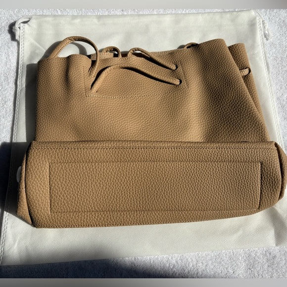8 Other Reasons Slouchy Bucket Bag | Tan Vegan Leather - Tote NWT - Picture 2 of 10